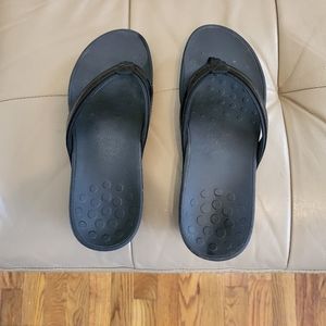 Vionic womens black flip flops